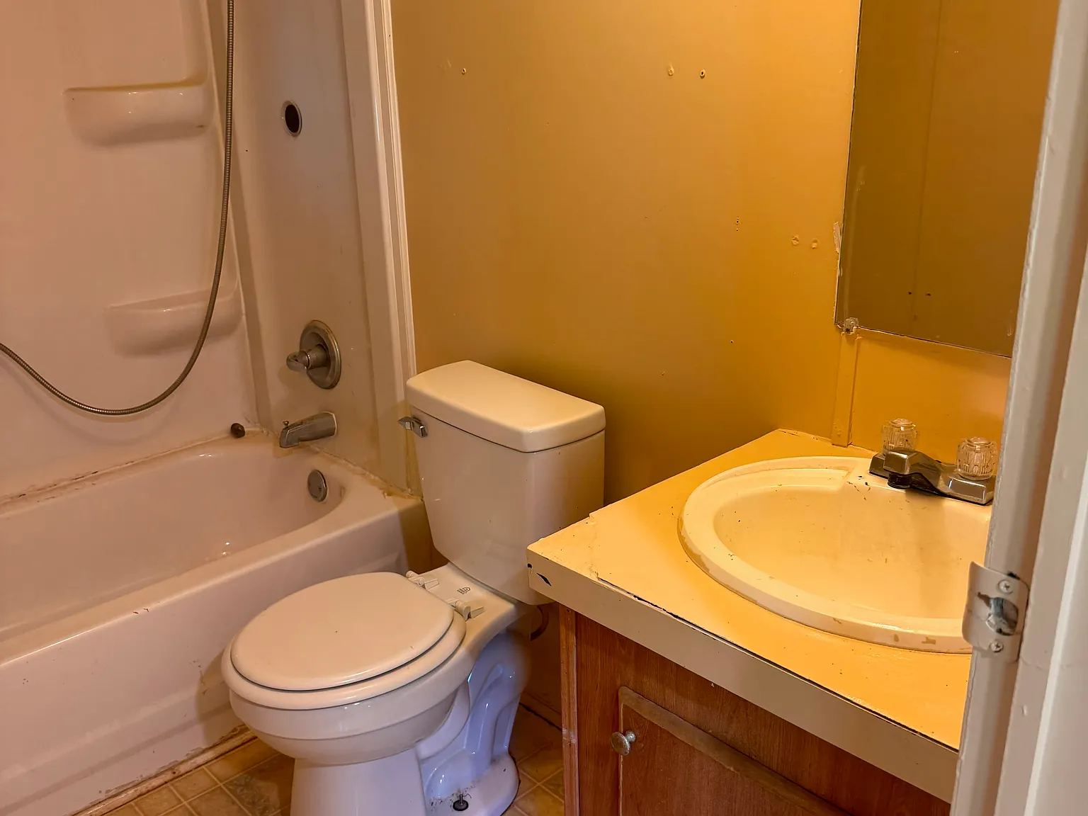 2 bed, 644 sqft, $990 — Photo 3