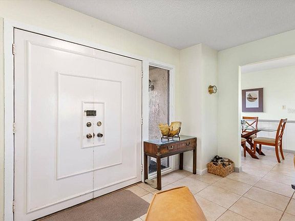 3rd image of 5905 La Vista Ln