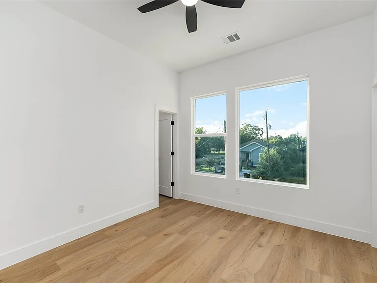 4353 Aledo St #B — Photo 13