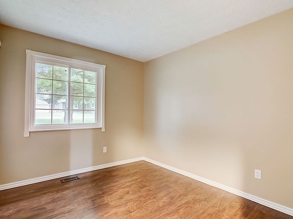 5th image of 2236 S Miller Ave