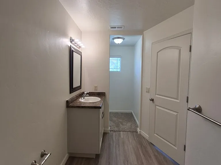 1000 E Bluffview Dr #118 — Photo 22