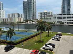 400 Leslie Dr, Hallandale Beach, FL