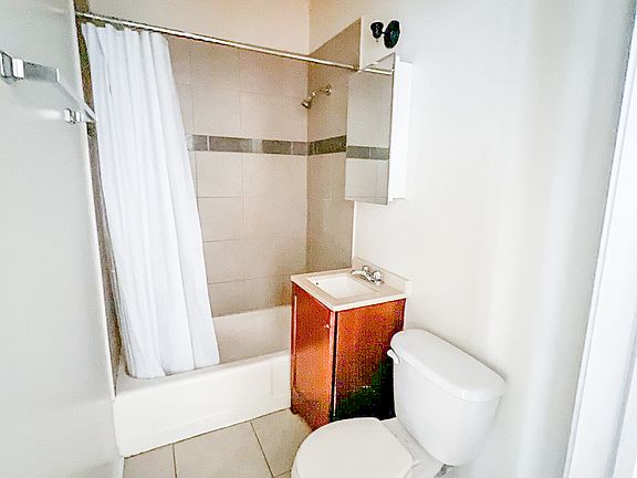 4th image of 4406 N Magnolia Ave APT 520