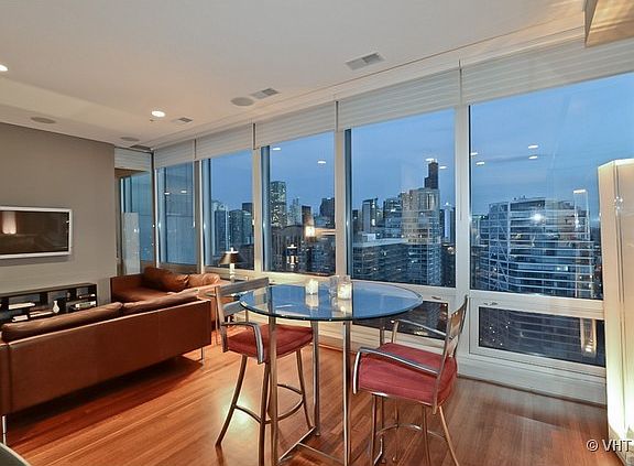 5th image of 500 W Superior St Unit 1911