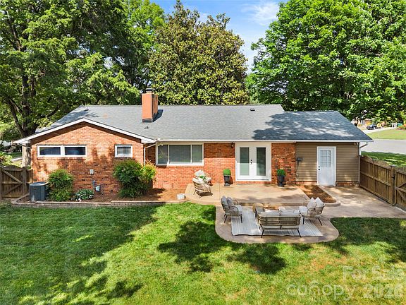 4th image of 748 Stanfield Dr