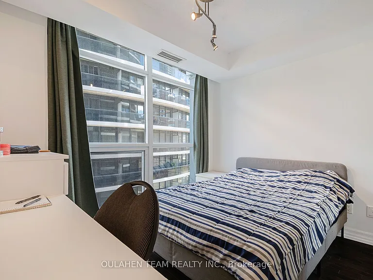 21 Carlton St #1105 — Photo 13