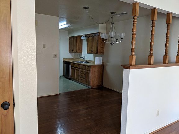3rd image of 976 Conquistador St