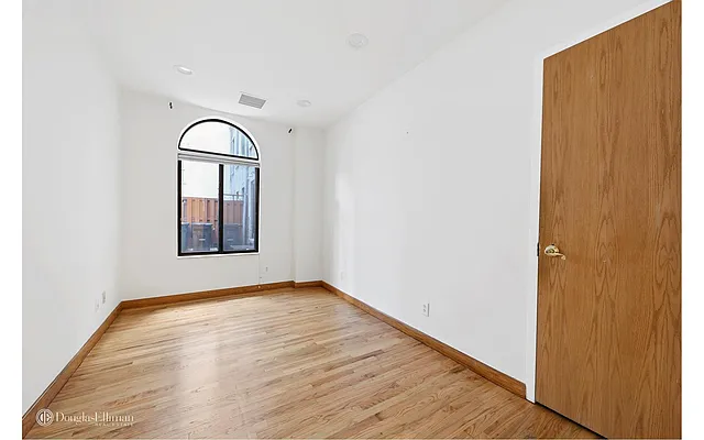 Rented by Douglas Elliman | media 17