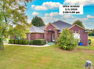 557 Locust Grove Dr, Blanchard, OK 73010