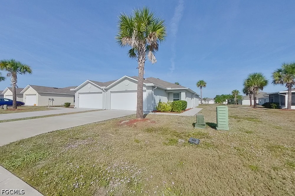 3 bed, 2.0 bath, 1409 sqft, $1,525 — Photo 2