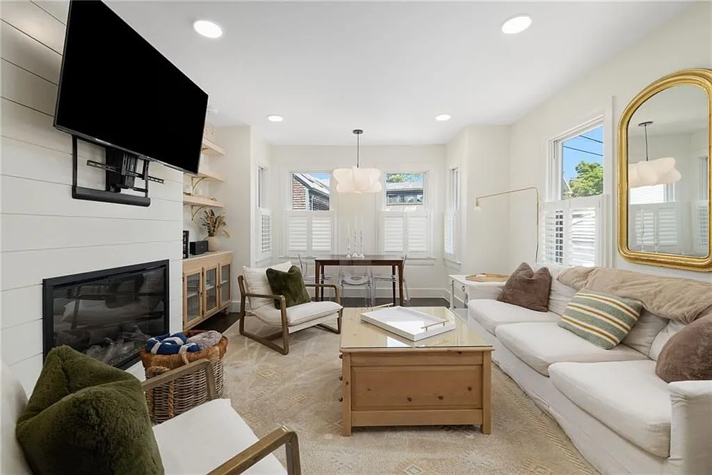 2 bed, 2.0 bath, 1049 sqft, $3,400 — Photo 3