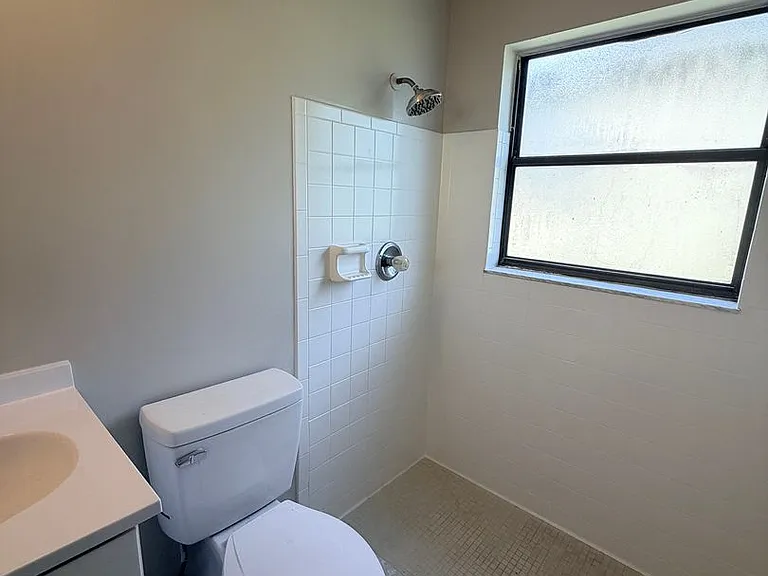 5483 Decatur St — Photo 10