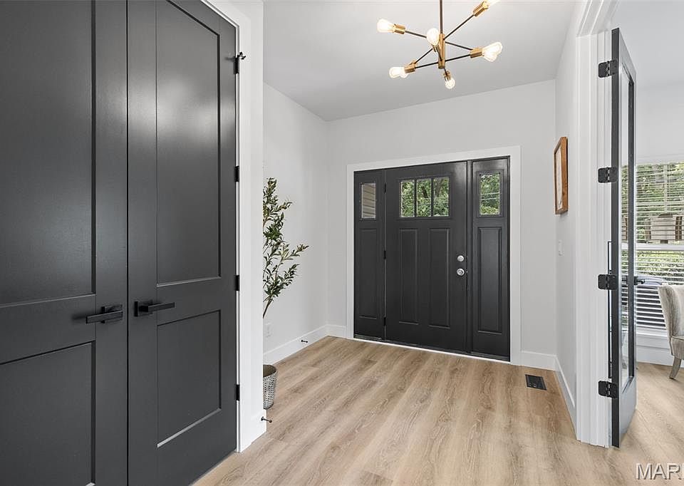 401 Rayburn Ave, Sunset Hills, MO 63127 | Zillow