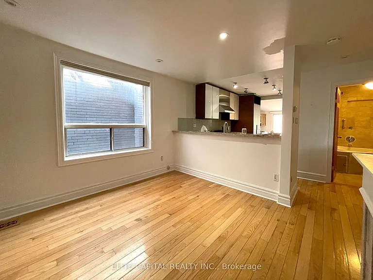 633 Christie St #UPPER — Photo 4