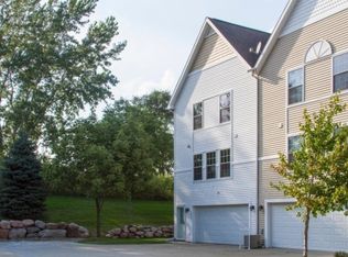 1050 10th Ave NW, Altoona, IA 50009