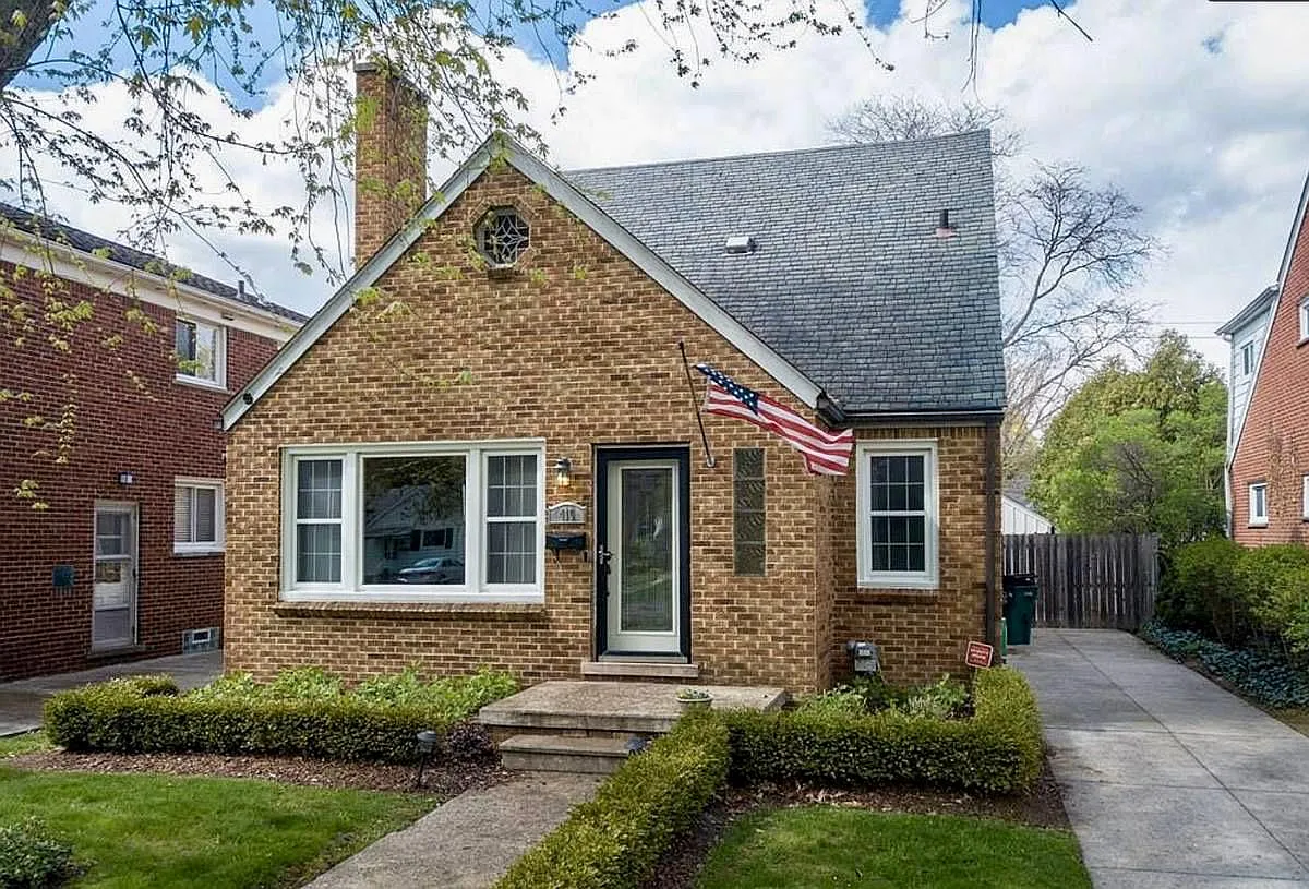 410 Catalpa Dr — Photo 1