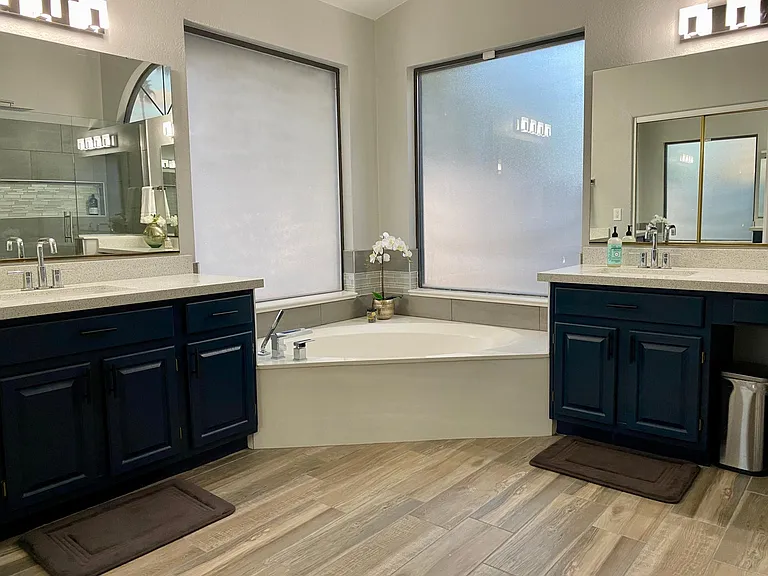 10918 W Bermuda Dr — Photo 2