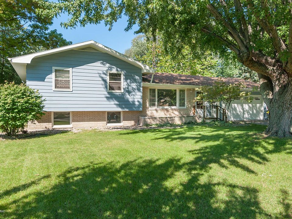 1st image of 2242 Lynn Dr