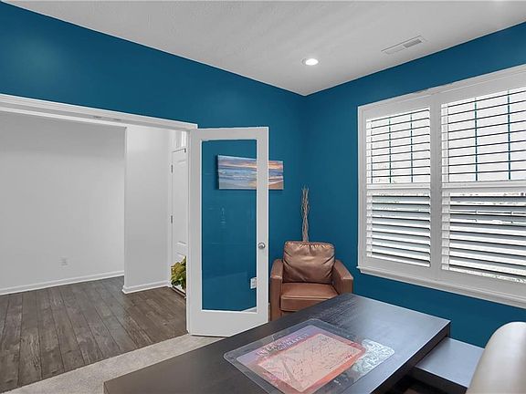 5th image of 2043 Lunenburg Dr.