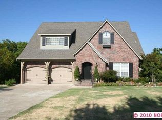 1812 N McKinley Ave, Sand Springs, OK 74063