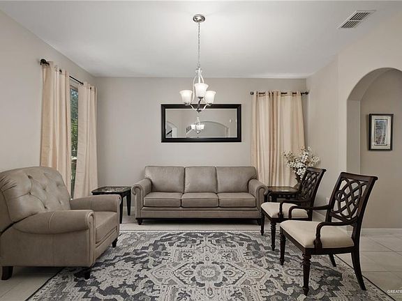 4th image of 3901 Green Jay Dr