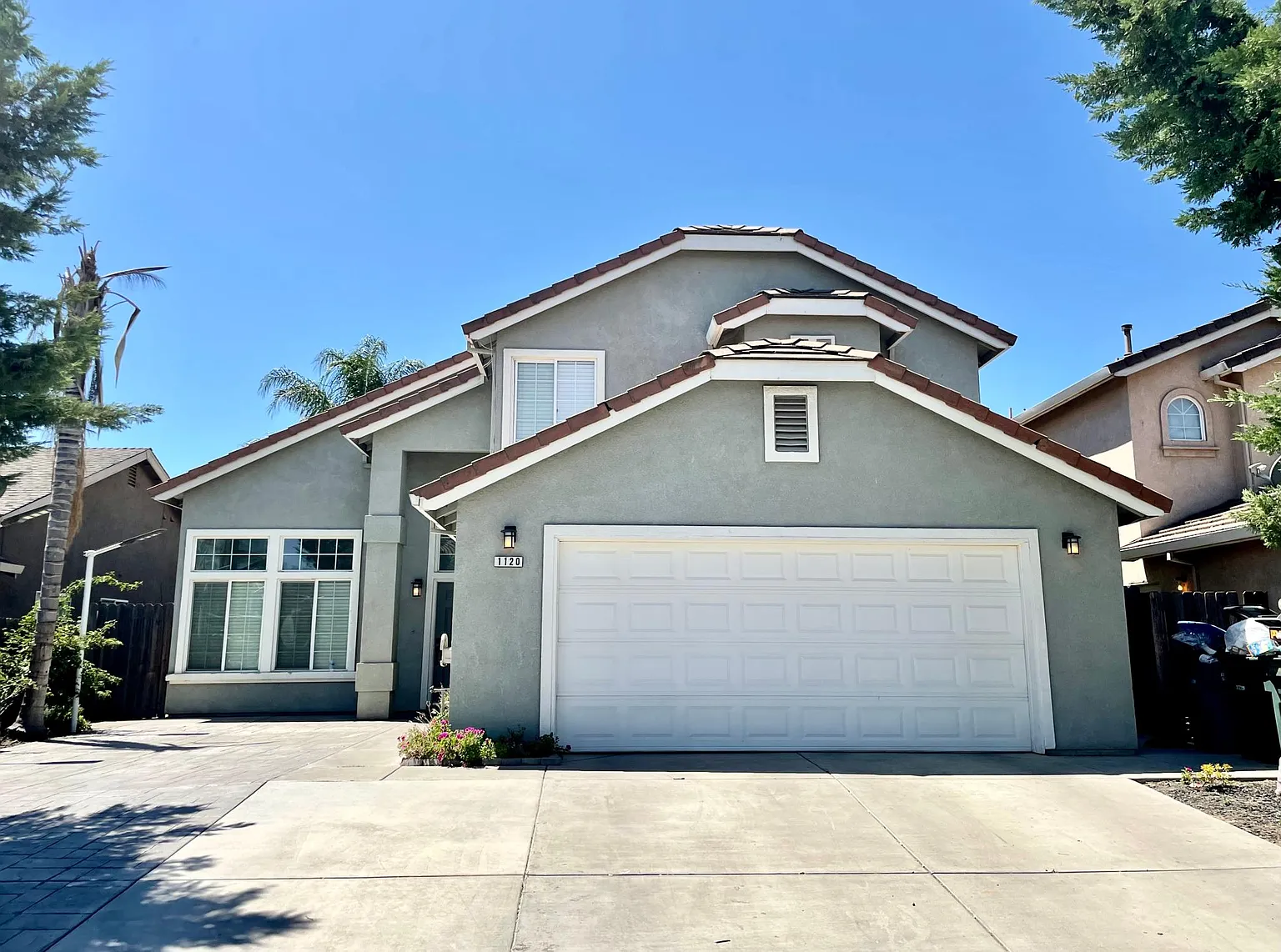 1120 Moonlight Dr photo 1