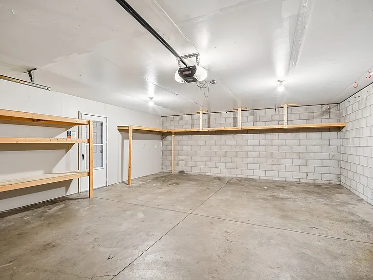 3525 Cory Ln — Photo 36