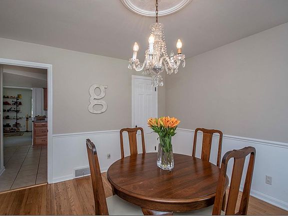 4th image of 3035 Oakridge Dr