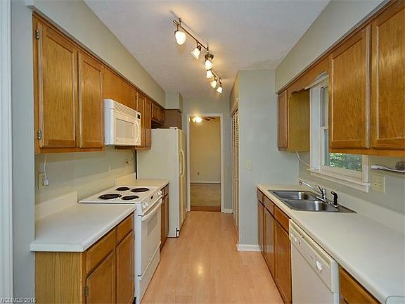 4th image of 205 Brook Forest Ln