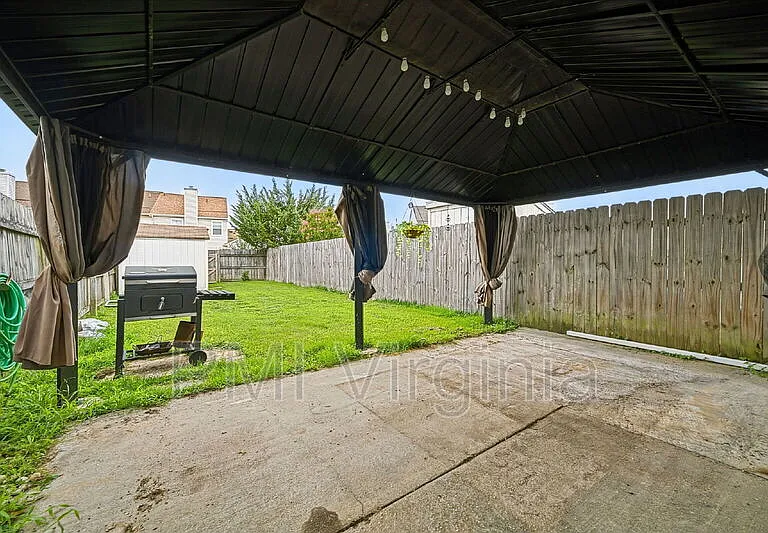 1651 Mantane Arch — Photo 23