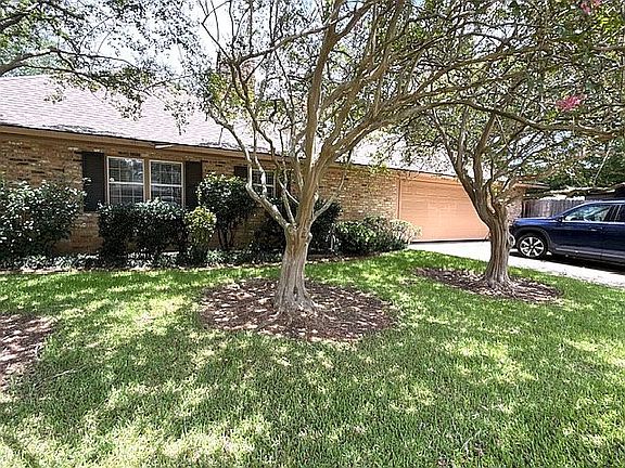 5th image of 603 Sweetbriar Dr