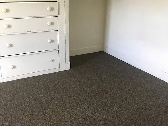 Build in drawers in the bedroom