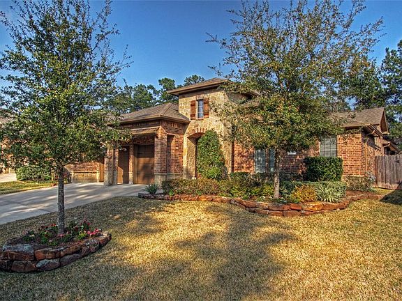 3rd image of 2415 E Village Green Cir