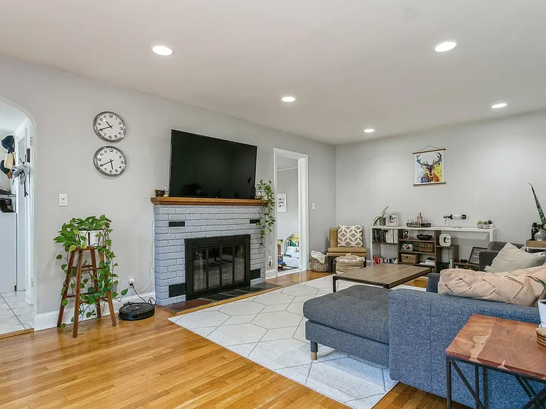 26 Pleasant Ave — Photo 8