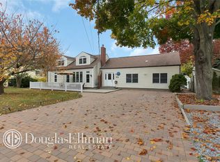 370 3rd Ave, Bayport, NY 11705