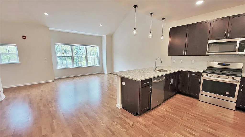 2 bed, 1520 sqft, $3,195 — Photo 2
