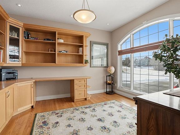 3rd image of 327 W Rodeo Rdg