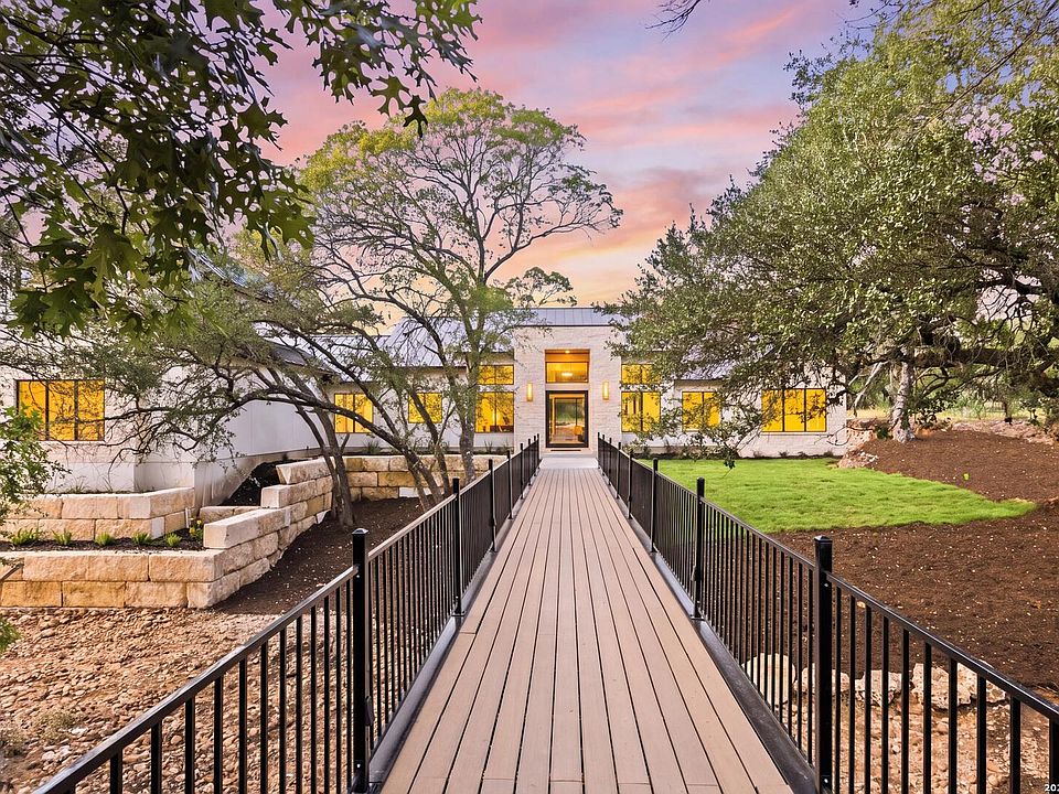 1st image of 128 Balcones Bend