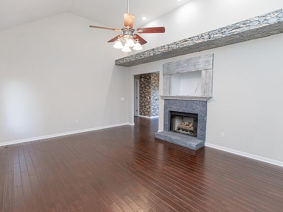 4th image of 443 Clearview Rd