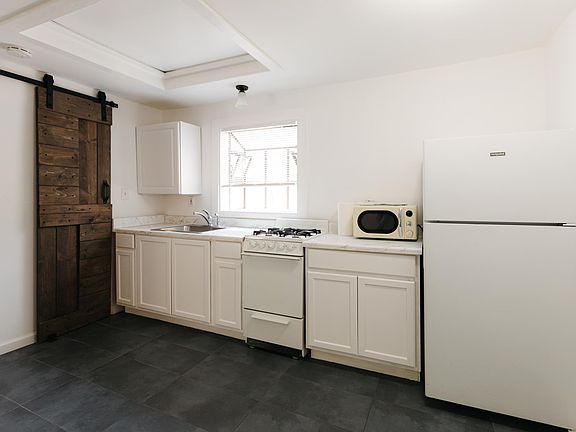 3rd image of 4827 N Tilden Ave