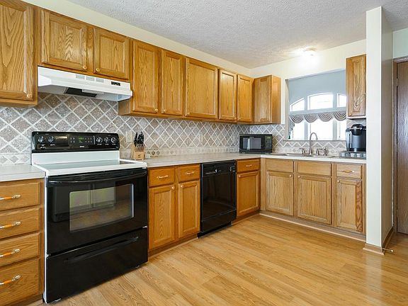 4th image of 5644 Hillcoat Dr