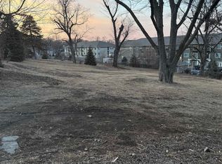 16 & 18 Country Club Rd, Omaha, NE 68127
