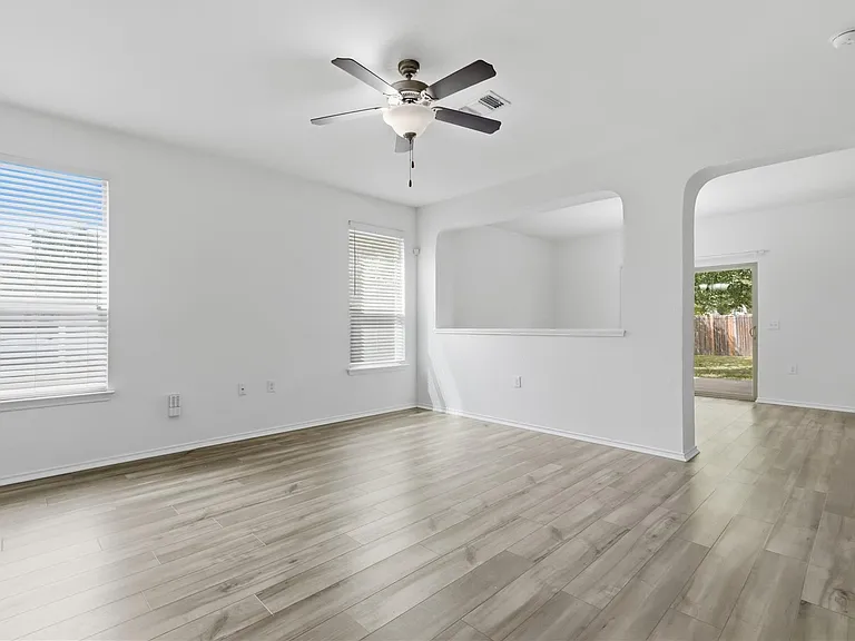 11200 Drumellan St — Photo 15