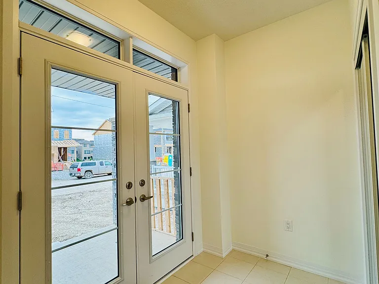 52 Cresthaven Hts — Photo 3