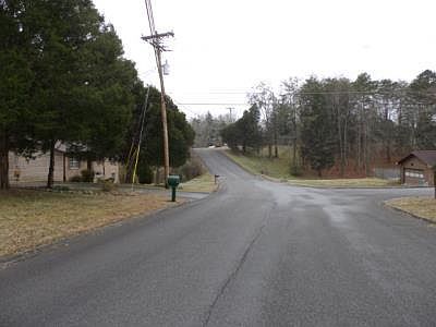 5th image of 401 Oakleaf Cir
