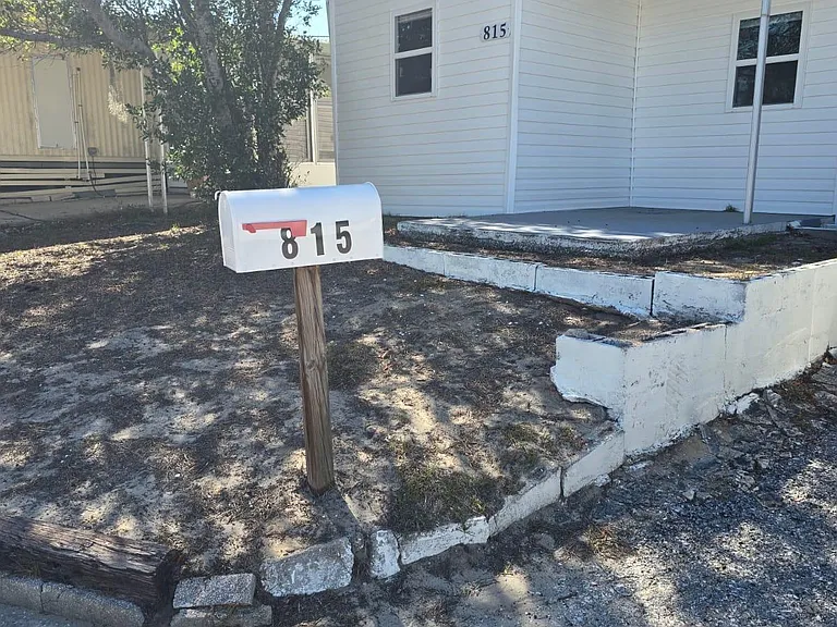 815 Saint Charles Dr — Photo 2