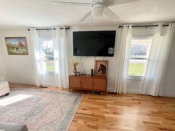 5th image of 124 Mimosa Ave