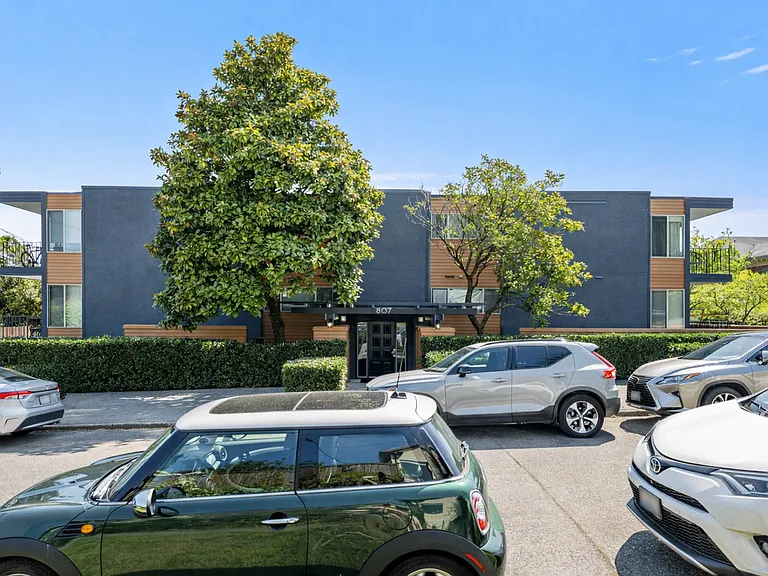 Carmel Apartments — Photo 8