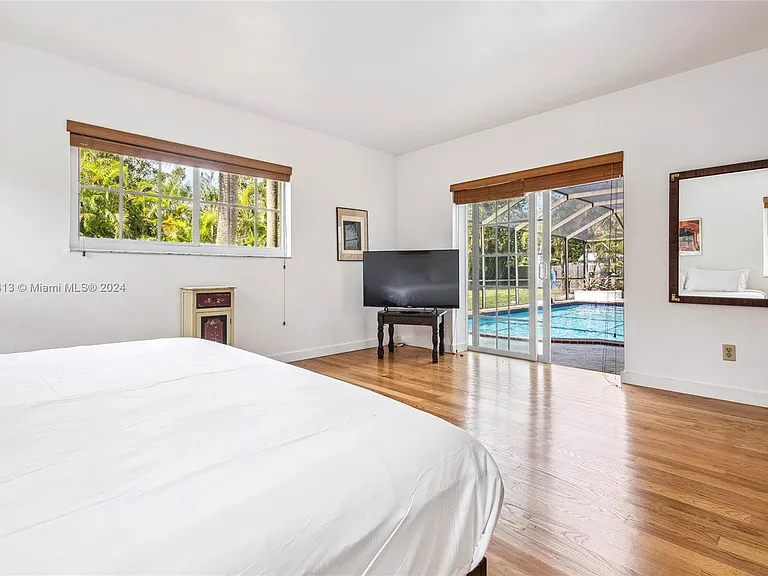 10130 SW 70th Ave — Photo 25