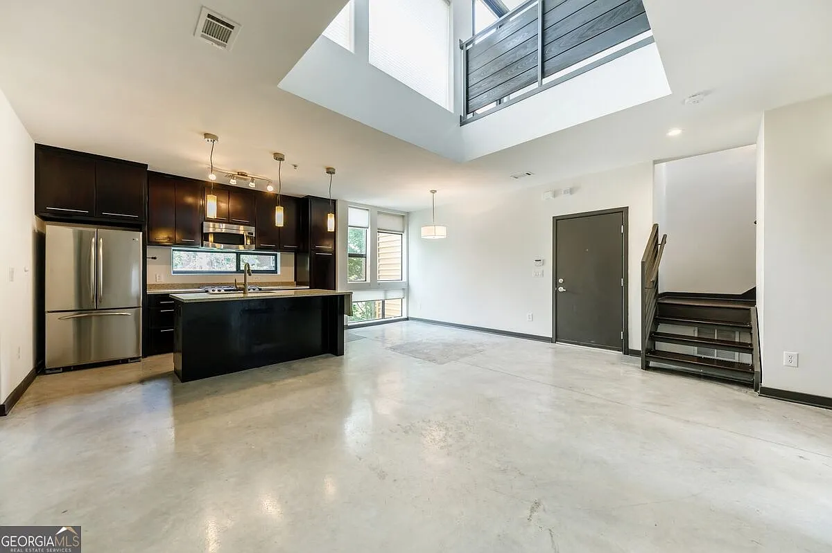 2 bed, 2.0 bath, 1250 sqft, $2,675 — Photo 2